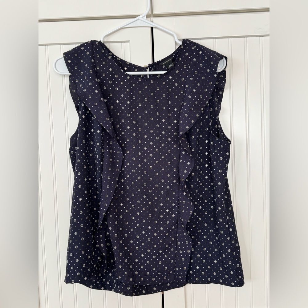Ann Taylor Navy and White Patterned Blouse - Size Medium